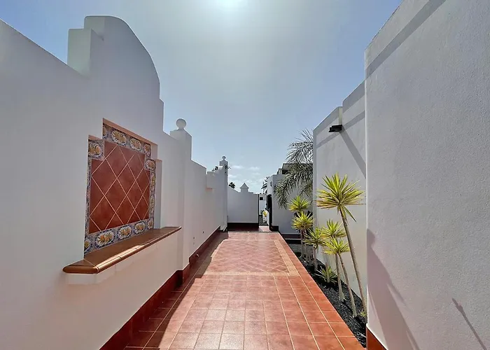 Charlotte Villa Tias